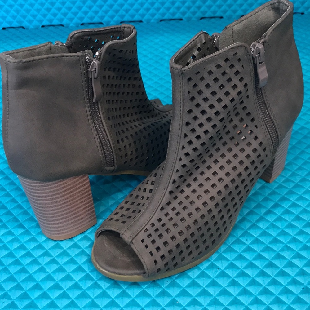 ❤️3X20 TOP MODA Women's Perforated Peep Toe Olive Green Heeled Boots | 5.5